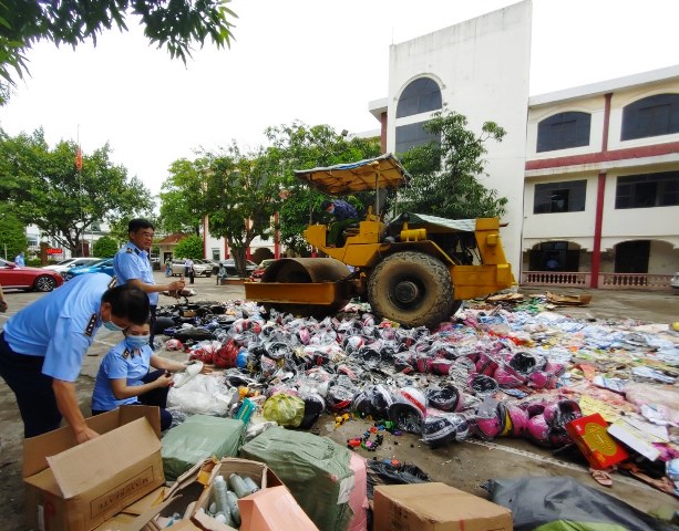 Nghệ An: Tiêu hủy gần 44.000 đơn vị hàng hóa vi phạm