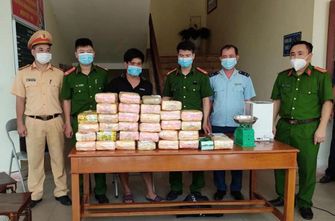 Hà Tĩnh: Bắt đối tượng vận chuyển trái phép hơn 30 kg ma túy tổng hợp, 1kg ketamine và 12.000 viên hồng phiến