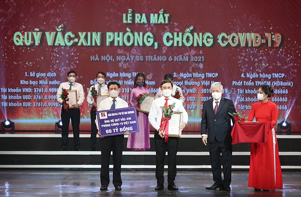 Agribank tiếp tục ủng hộ 52,5 tỷ đồng cho 22 tỉnh, thành phố phòng chống dịch Covid-19