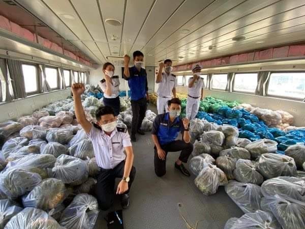 Tàu cao tốc sẽ chở 25 tấn nông sản từ Tiền Giang về TPHCM hỗ trợ người dân
