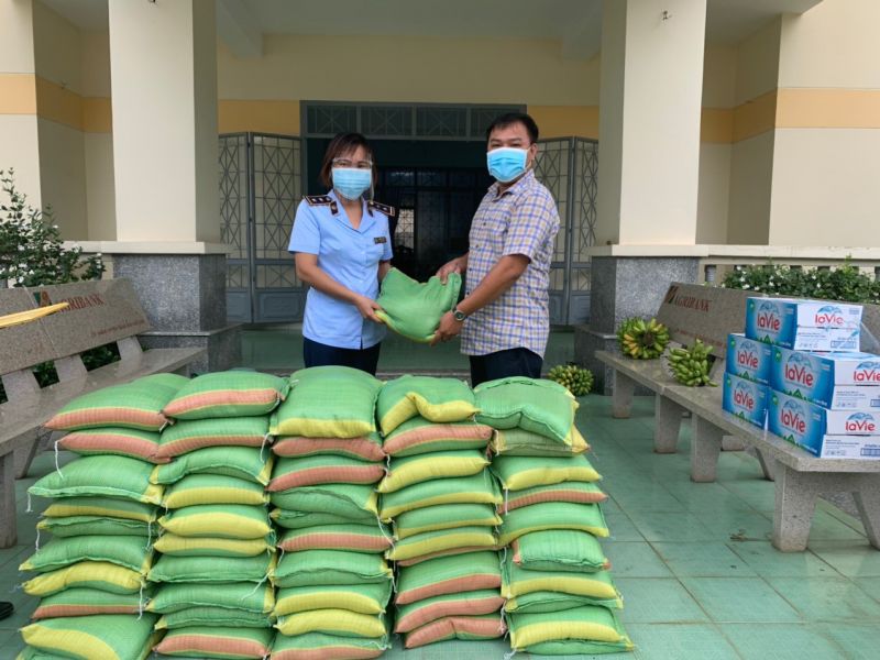 Đồng Nai: Cục Quản lý thị trường hỗ trợ chống dịch tại nơi đang thiết lập vùng cách ly y tế