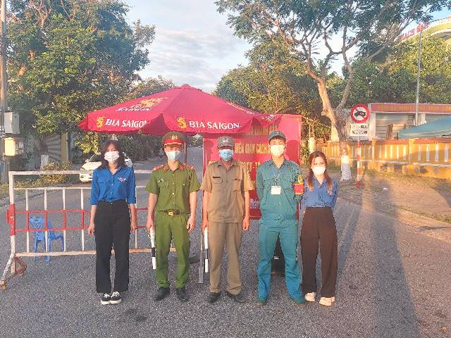 Lực lượng các chốt kiểm tra trong khu vực phường Hòa Khánh Bắc