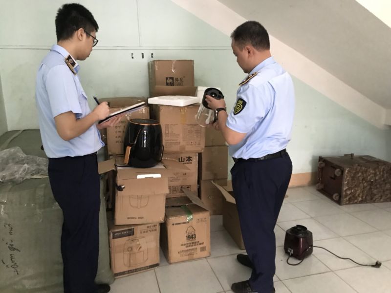 Lào Cai: Thu giữ lô hàng nồi chiên không dầu và máy làm sữa hạt nhập lậu