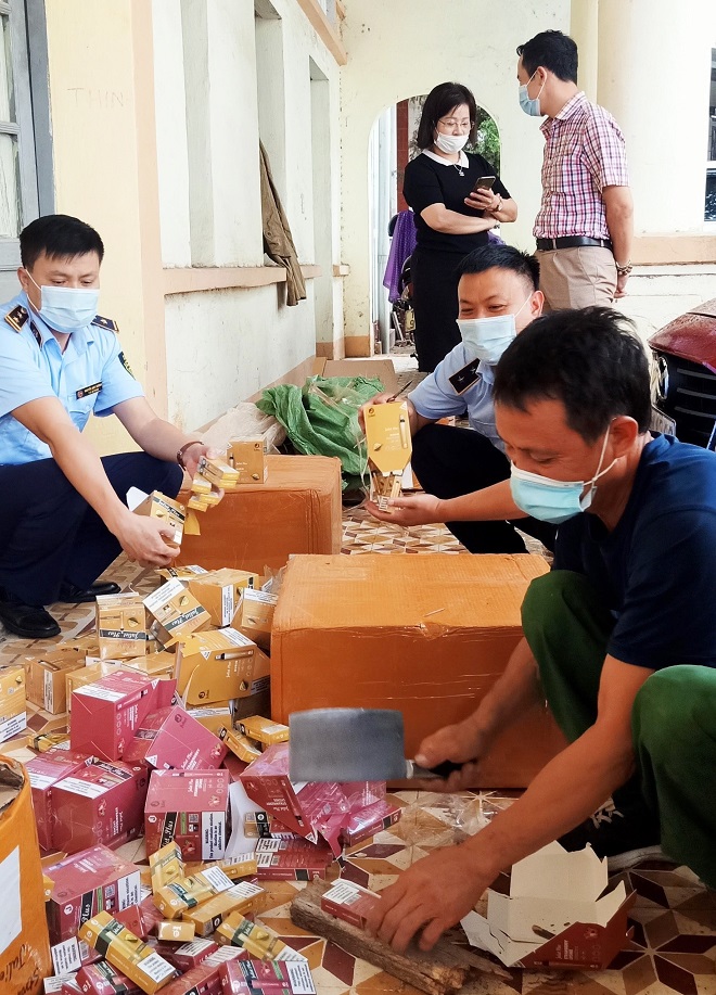 Lạng Sơn: Tiêu hủy gần 4.000 điếu thuốc lá điện tử