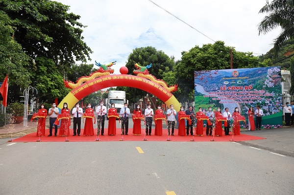 Cấp Giấy chứng nhận đăng ký nhãn hiệu “Nhãn Sơn La” và cắt băng khởi hành lô nhãn Sông Mã - Sơn La xuất khẩu