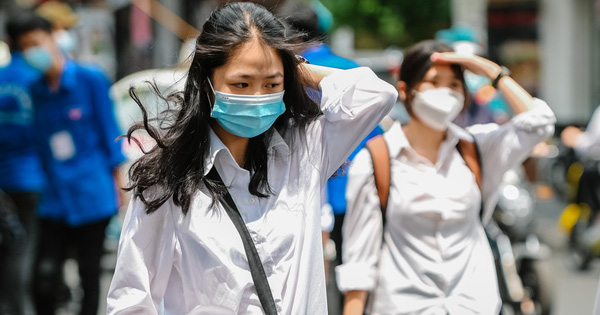 Điểm thi tốt nghiệp THPT năm 2021: "Mưa" điểm 10