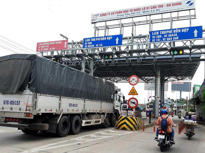 Tạm dừng thu phí trên địa bàn các địa phương thực hiện giãn cách xã hội