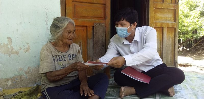 Đại diện Agribank thăm hỏi, tặng quà Mẹ Việt Nam Anh hùng tại Ninh Thuận