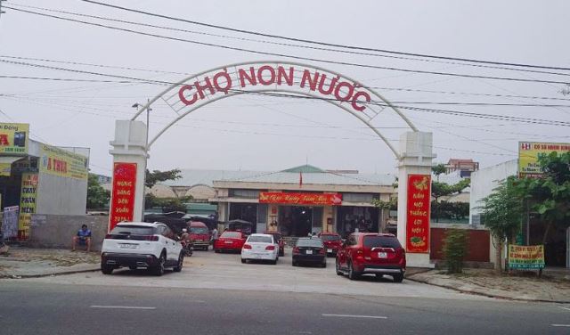 Chợ Non Nước, quận Ngũ Hành Sơn, TP.Đà Nẵng dừng hoạt động từ 0 giờ ngày 28/7 do có tiểu thương dương tính Sars-CoV-2.