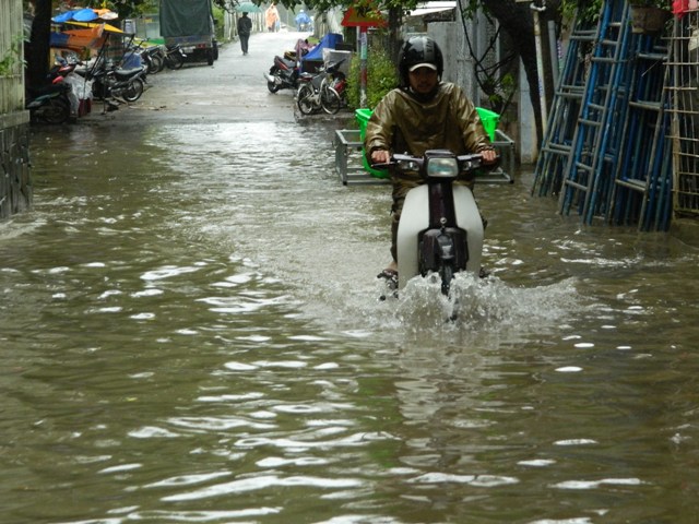 Đường Ưng Bình, mưa là ngập