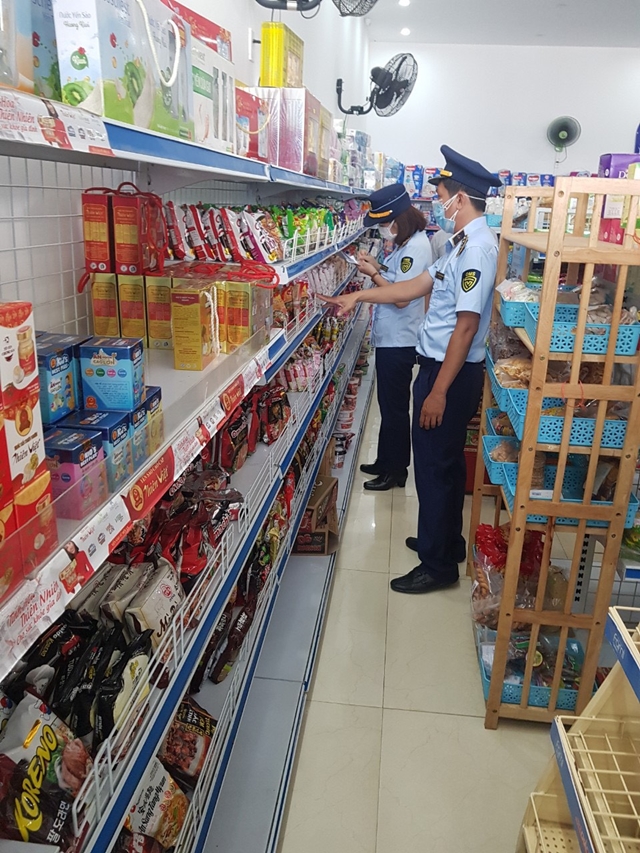 Lực lượng QLTT kiểm tra tại cửa hàng Khánh Dương, khu Khang Linh, TP. Vũng Tàu