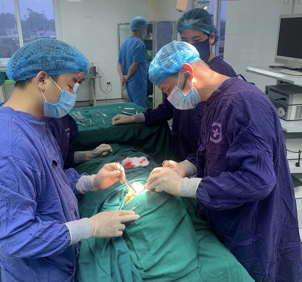 Phẫu thuật kết hợp xương gò má và xương hàm cho cụ ông N.T.T tại Trung tâm Y tế huyện Thanh Ba