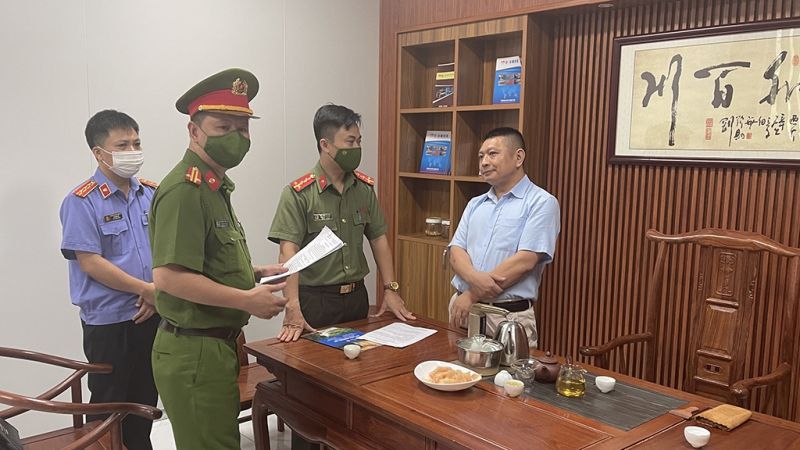 Buôn lậu máy móc, 2 chuyên gia Trung Quốc bị bắt