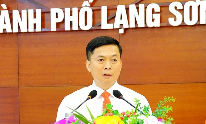 Phó chủ tịch HĐND tỉnh Lạng Sơn, Đinh Hữu Học phát biểu chỉ đạo tại kỳ họp