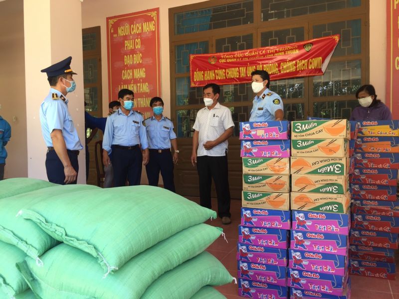 Cục Quản lý thị trường Ninh Thuận: Hỗ trợ nhu yếu phẩm ủng hộ người dân phòng, chống dịch