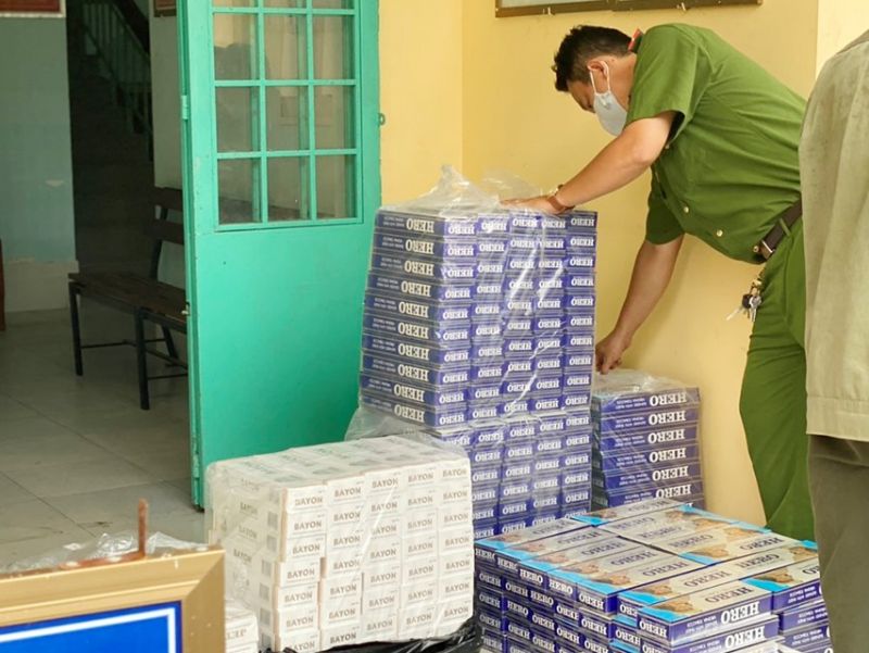 An Giang: Thu giữ 3 xe mô tô và gần 4.000 bao thuốc lá lậu