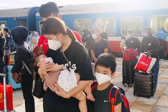 Hà Tĩnh đón hơn 800 công dân trở về từ vùng dịch trên chuyến tàu SE14 ngày 27/7