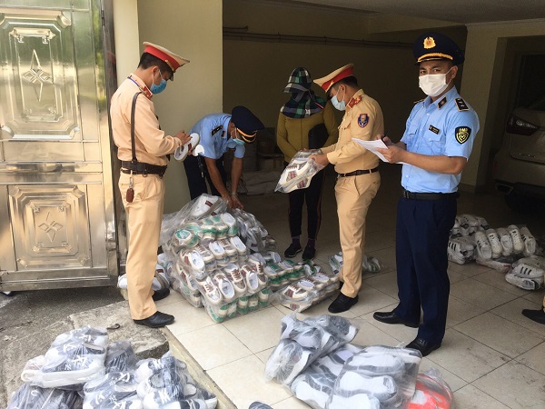 Quảng Ninh: Phát hiện hàng trăm sản phẩm giày dép giả mạo nhãn hiệu nổi tiếng