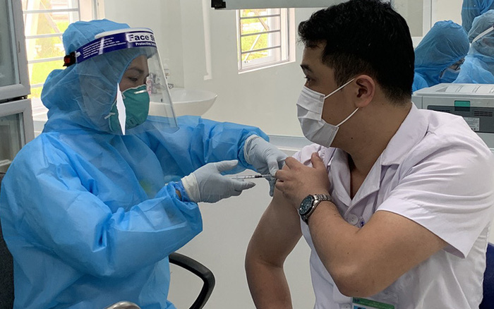 Bộ Công Thương đề nghị ưu tiên tiêm vaccine cho lao động vận tải và logistics