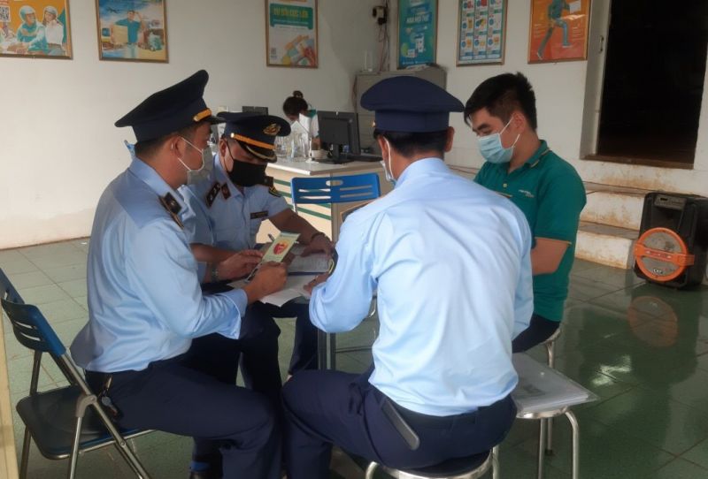 Gia Lai: Cục QLTT tuyên tuyền pháp luật tại 5 đại lý chuyển phát nhanh trên địa bàn quản lý