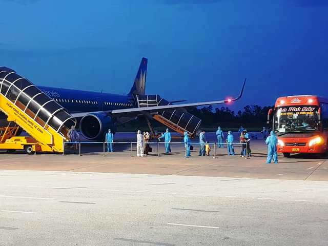 Chiều nay (3/8), Nghệ An vừa đón 231 công dân quê Nghệ An trở về từ TP. Hồ Chí Minh tại sân bay Vinh
