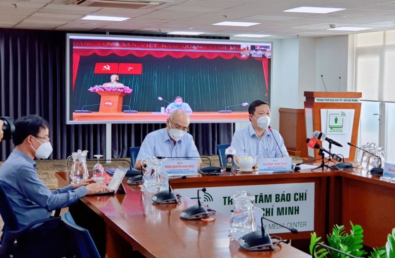 Ảnh: Phó chủ tịch UBND TP. Hồ Chí Minh Dương Anh Đức cho biết Thành phố chính thức bước vào đợt tiêm vắc xin phòng COVID-19 thứ 6.