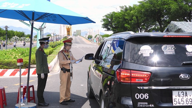 Đà Nẵng: Cấp giấy đi đường trái quy định, doanh nghiệp bị phạt 15 triệu đồng