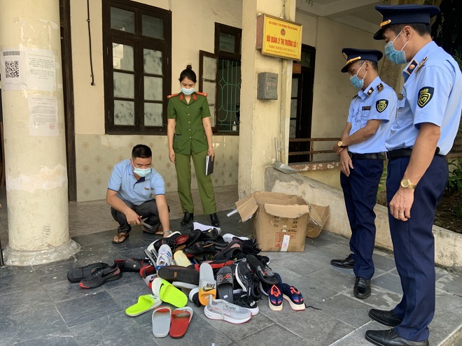 Hà Giang: Tiêu hủy lô giày dép giả mạo nhãn hiệu