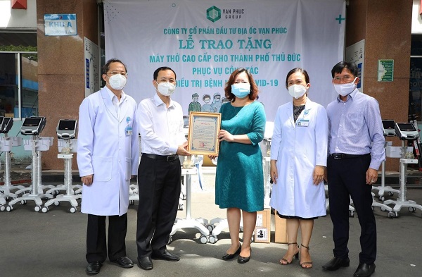 Lãnh đạo Bệnh viện gửi thư cảm ơn cho đại diện Van Phuc Group