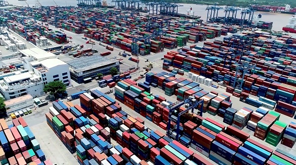 tình trạng ùn tắc hàng hóa tại cảng Cát Lái