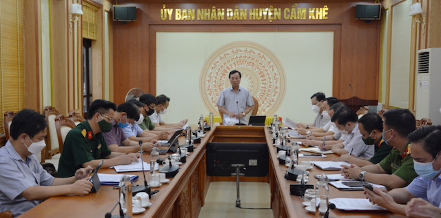 Chủ tịch UBND tỉnh Bùi Văn Quang tại buổi làm việc với các cấp chính quyền huyện Cẩm Khê