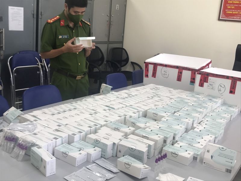 Hà Nội: Thu giữ gần 1.000 bộ test nhanh virus SARS-COV-2 nhập lậu, không có hóa đơn chứng từ