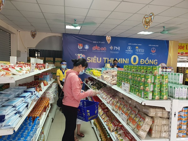 Siêu thị mini 0 đồng tại Hà Nội – “Hành trình phục vụ từ Trái tim”