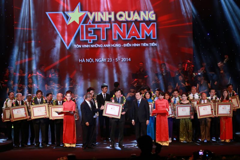 EVNHCMC được vinh danh đơn vị Anh hùng Lao động thời kỳ đổi mới tại chương trình Vinh quang Việt Nam năm 2014