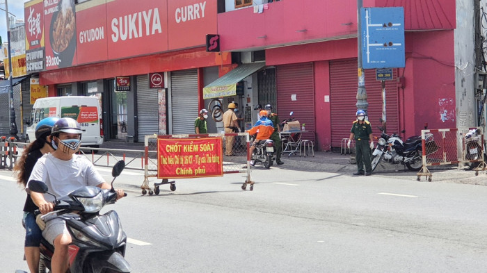 TP. HCM: Lơ là phòng chống Covid-19, hai chủ tịch phường bị đình chỉ, điều chuyển công tác