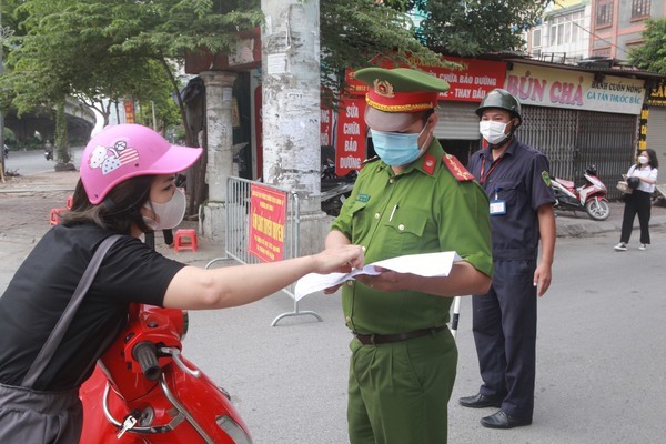 Hà Nội: Siết chặt việc cấp và sử dụng giấy đi đường trong thời gian giãn cách
