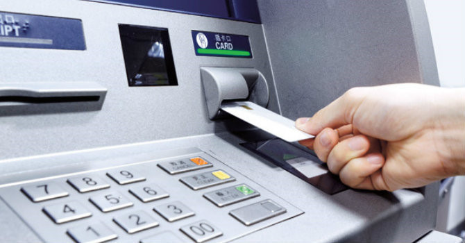 Thêm nhiều ngân hàng đồng loạt miễn giảm phí chuyển tiền online, rút tiền ATM