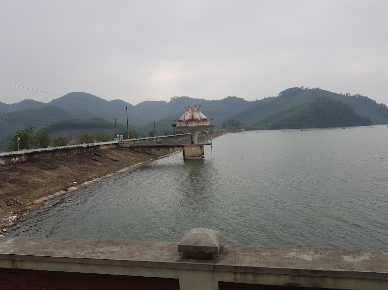 Hồ N&uacute;i Cốc - một trong 8 hồ chứa nước li&ecirc;n tỉnh. Đập c&oacute; vai tr&ograve; rất lớn trong việc điều tiết nước với Th&aacute;i Nguy&ecirc;n v&agrave; c&aacute;c tỉnh l&acirc;n cận.