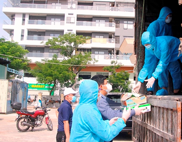30 tấn lương thực, thực phẩm của người dân huyện Đại Lộc (tỉnh Quảng Nam) gửi đến người dân trong khu cách ly của quận Sơn Trà trong sáng 10/8.