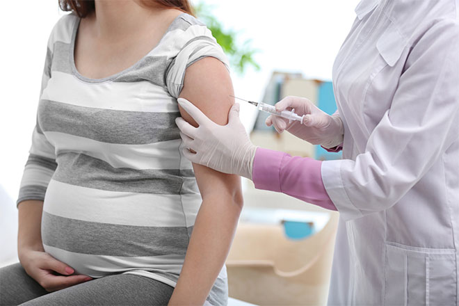 Phụ nữ có thai trên 13 tuần và cho con bú được tiêm vắc xin Covid-19