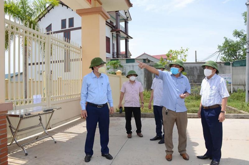 an Chỉ đạo Phòng chống dịch Covid-19 tỉnh Nghệ An có cuộc làm việc cùng xã Sơn Thành, huyện Yên Thành khi địa phương này liên tục xuất hiện các ca nhiễm Covid-19.