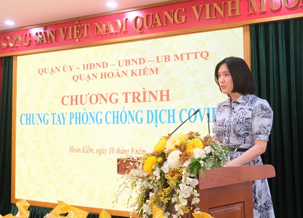 Bà Phùng Nguyễn Hải Yến - Phó Tổng Giám đốc Vietcombank phát biểu tại lễ trao tặng