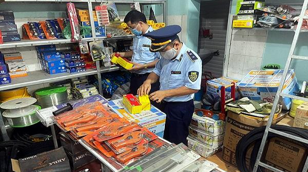 Hà Giang: Thu giữ gần 100 sản phẩm có dấu hiệu giả mạo nhãn hiệu được bảo hộ tại Việt Nam