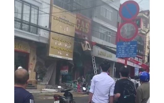 Tổng giám đốc EVN gửi thư khen nhóm công tác của Điện lực Sa Pa kịp thời cứu 2 cháu bé thoát khỏi vụ hỏa hoạn