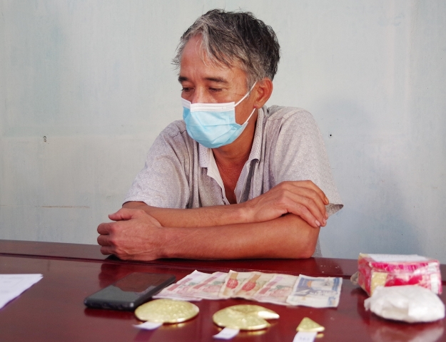 Kon Tum: Bắt đối tượng vận chuyển 1,7kg vàng từ Lào về Việt Nam