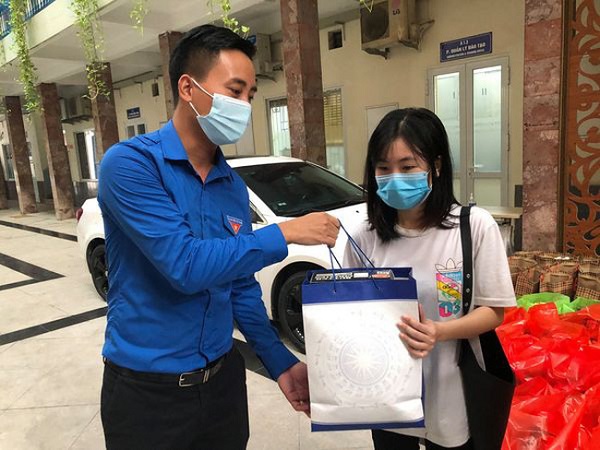 Hà Nội: 10.000 suất quà tiếp sức sinh viên vượt qua đại dịch Covid-19