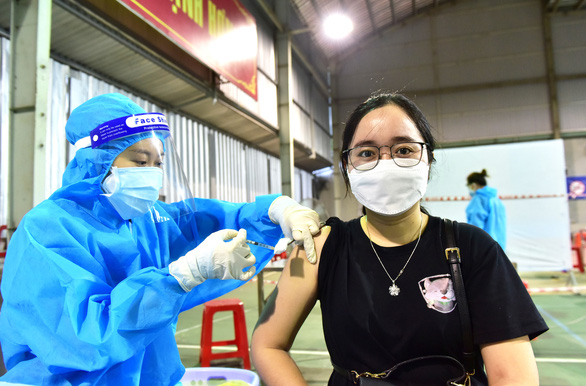 Tiêm vắc xin Vero Cell của Sinopharm cho người dân TP. Hồ Chí Minh