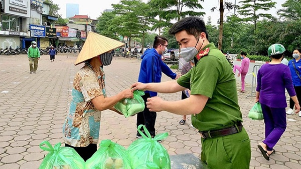 TP. Hồ Chí Minh: Khởi động chương trình "Tấm lòng mùa dịch, sản sẻ yêu thương"
