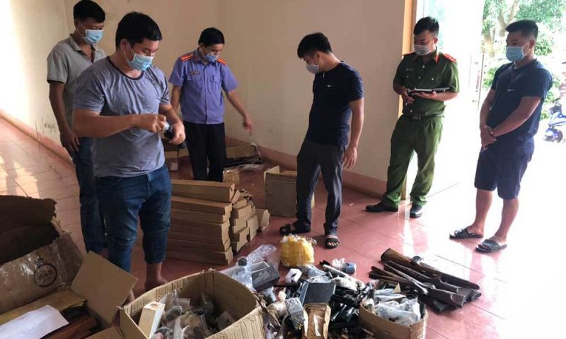 Phòng Cảnh sát hình sự Công an tỉnh Đắk Nông cho biết, đơn vị vừa phát hiện, bắt giữ 1 vụ mua bán trái phép linh kiện, đạn, súng thể thao với số lượng lớn