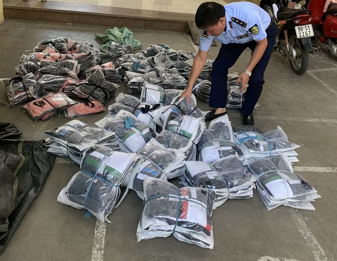 Bắc Ninh: Xử phạt 45 triệu đồng đối với cá nhân kinh doanh quần áo giả mạo nhãn hiệu